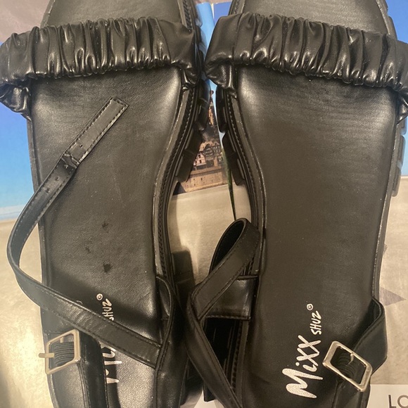 Miss Lola KIANI - Black
PLATFORM SANDALS - Picture 4 of 5